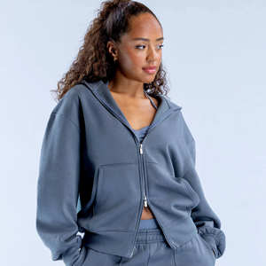 Sudadera con capucha gris de diseño personalizado con logotipo, de forro polar, extragrande, con cremallera, antiarrugas, transpirable, para entrenamiento en el gimnasio y ropa deportiva para mujer. - Product Image 3