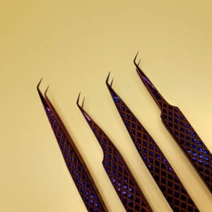 Pinzas Profesionales de Precisión Antimagnéticas y Antiestáticas de Acero Inoxidable con Punta Serrada de 10 mm para Extensión de Pestañas Postizas - Product Image 1