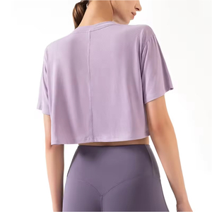 เสื้อครอปท็อปผ้าฝ้ายสีพื้นพิมพ์ลายตามสั่งสำหรับผู้หญิง แขนสั้น ราคาขายส่ง เหมาะสำหรับเล่นกีฬาและวิ่ง - Product Image 3