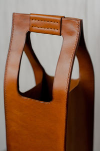 Imra Impex - Elegante Porta Vino de Cuero de Lujo con Correa, Duradero, Impermeable, Protector contra el Polvo, Funda de Regalo para Vino - Product Image 4