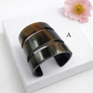 Bracelet manchette en corne de vache, motif animalier, style moderne, chrétien, unisexe, tendance - Product Image 1