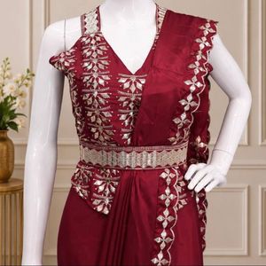 Sari en crêpe de soie lourd prêt-à-porter, broderie, travail de dentelle dorée, chemisier cousu, ceinture, prix de gros par Royal Export - Product Image 3