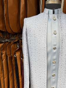 Conjunto Sherwani Indo-Occidental de Lujo para Hombre, Muy Solicitado, con Bordado de Diseñador para Bodas, Disponible a un Precio Accesible - Product Image 2