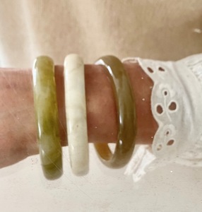 Premium Handmade Eco-Friendly Epoxy <b>Resin</b> Stained Round Fashion Bangles for Women Art & Collectible <b>Resin</b> <b>Crafts</b> - Product Image 4