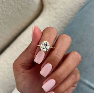 Anillo de Compromiso con Diamante Cultivado en Laboratorio de 1.6 CT, Corte Cojín, Oro de 14K, Certificado IGI, Engaste de Media Bisel, Solitario Moderno, Elegante para Propuesta de Matrimonio - Product Image 3