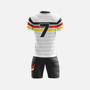 Ensemble d'uniformes de football d'été respirants et à séchage rapide de haute qualité, tendance du moment, avec logo personnalisé, manches courtes, 100 % polyester - Product Image 2