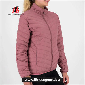 Chaqueta acolchada de invierno, chaqueta con cuello alto acolchado, chaqueta de poliéster de color sólido para invierno - Product Image 1