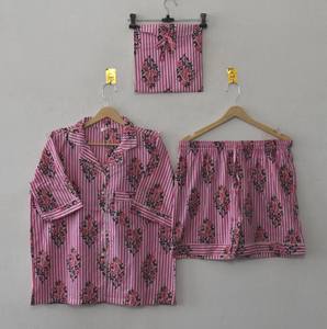 Ensemble de pyjama élégant pour femmes en coton rayé rose et blanc imprimé à la main, vêtements de nuit, vêtements de détente pour l'été - Product Image 1