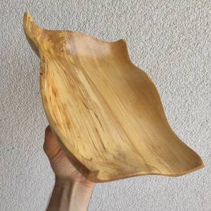 Planche à servir artisanale en bois de saule : Assiette à collation à bords ondulés - Product Image 6