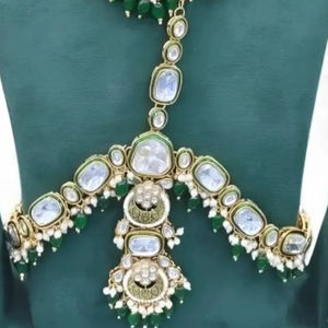 Conjunto de Joyería Nupcial Étnica Verde Real, Chapado en Oro Pesado, con Perlas Kundan, Gargantilla, Pendientes y Tikka, Hecho a Mano, de Alta Calidad y a la Moda - Product Image 2