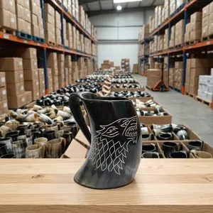 Taza de cuerno de buey de lujo, grabada a mano, hecha a medida, taza vikinga de cuerno de buey natural, estilo medieval, para camping y fiestas, al mejor precio. - Product Image 3