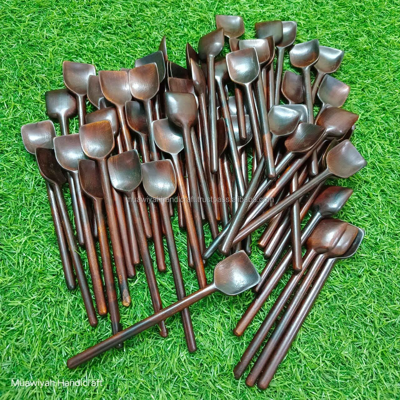 สีน้ำตาลเข้ม