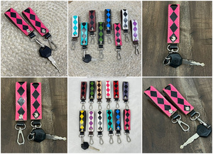 Expo de Mars 2026 – Porte-clés en cuir de vachette à carreaux personnalisé avec fermoir métallique, idéal pour un usage quotidien ou comme cadeau - Product Image 3