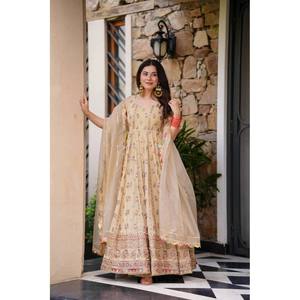 Conjunto de Vestido Anarkali para Mujer para Fiestas con Pantalón y Dupatta, Estilo Elegante para Fiestas - Product Image 4