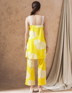 Kurti y pantalón rectos florales amarillos KV (Conjunto de 2 piezas) - Product Image 3