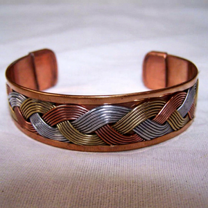 Pulsera Ancha de Cobre para Mujer SOFIYA CRAFT, con Incrustaciones de Metal Trenzado Multicolor, Baño de Cobre Antiguo, Patrón Geométrico Étnico - Product Image 1