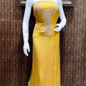 Costume en soie brodé à la main, non cousu, de créateur moderne pour femmes, tenue traditionnelle indienne pour les fêtes - Product Image 1