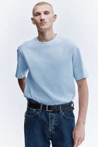 T-shirt en coton bleu clair de qualité supérieure pour homme, coupe classique, col rond, épaules tombantes, couleur unie, tricot jersey, design vierge - Product Image 4