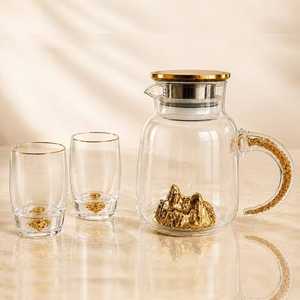 Juego de Decantador de Vidrio de Lujo Moderno con Láminas y Hojuelas de Oro de 24K, Diseño de Montaña Dorada, 1.5L, para Regalos y Obsequios en Fiestas de Vino - Product Image 1