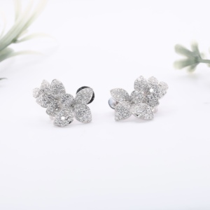 Pendientes de lujo con diseño floral de hojas y diamantes cultivados en laboratorio, micro pavé, tipo petalo, para mujer, en oro blanco. - Product Image 1