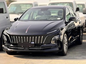 H on G QI EQ M5 HO NG QI E-Q M5 LUXURY Sedán Negro con Tracción en las Cuatro Ruedas, Batería de Litio, Asientos de Cuero, Neumáticos R19, Cámara Trasera, Auto Eléctrico - Product Image 2