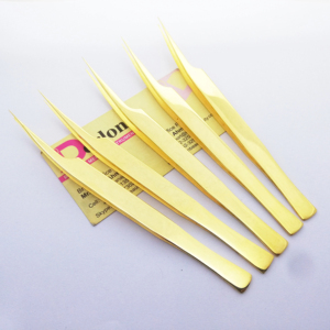 Pince à cils plaquée or en acier inoxydable, pince à logo personnalisé, pince professionnelle courbée en C pour extensions de cils. - Product Image 1