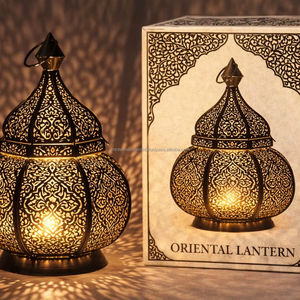 Lanterne marocaine orientale antique faite à la main - Design gravé à la main pour la décoration de Noël à la maison - Product Image 1