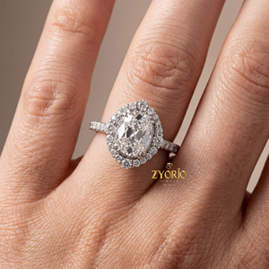 Bague de fiançailles de luxe en diamant de laboratoire taille coussin, design classique et romantique, choix idéal pour la mariée, la fête de mariage et les célébrations. - Product Image 2