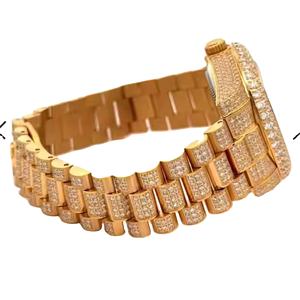 Reloj de Edición Limitada con Movimiento Automático de Cuarzo en Tono Dorado, Diamantes Moissanite, Esfera con Números Romanos de Acero, Analógico, de Acero Inoxidable - Product Image 4