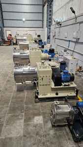 Centrifugeuse industrielle horizontale robuste en acier inoxydable 2205, 25 CV, 220 V, capacité de séparation de 100 à 1000 kg/h - Product Image 2