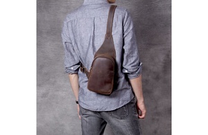Disponible en todos los tamaños con logotipo personalizado, bolso de pecho de cuero vintage de gran capacidad con cremallera, bolso de pecho de cuero para viajes y actividades al aire libre. - Product Image 6