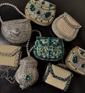 Bolso de mano nupcial Kundan de metal adornado a mano, el más vendido, para bodas, eventos, fiestas, estilo vintage, mini, de lujo. - Product Image 1
