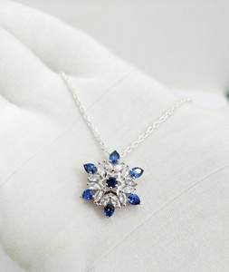 Colgante de Zafiro Azul Copo de Nieve, Plata de Ley 925, Piedra de Nacimiento de Septiembre, Joyería Étnica Elegante de Invierno para Niños, Regalo - Product Image 4