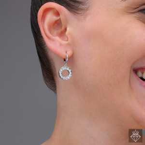 PRAO Effortless Chic & Shine Crystal Danglers Accessoires d'oreilles élégants et brillants - Product Image 2