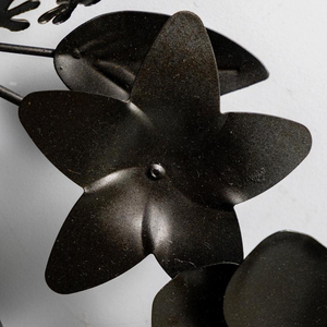 Couronne florale murale en métal artisanal, sculpture de luxe en fer forgé avec fleurs et feuilles, décoration moderne pour jardin et maison, ornement suspendu - Product Image 5