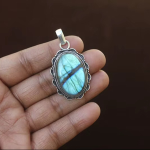 Pendentif en labradorite bleue naturelle, style bohème, bijoux en argent sterling 925, collier en pierres précieuses fait main, cadeau de Noël unique pour femmes - Product Image 1