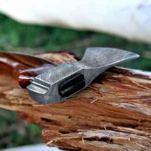 Hache viking artisanale en acier Damas, manche en bois et étui de qualité supérieure, qualité industrielle, pour le camping en plein air - Product Image 6
