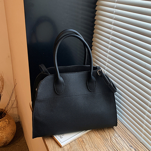 Sac Boston Classique pour Femme en Cuir Véritable avec Poignée Supérieure, Fermeture à Rabat, Bandoulière Amovible, Texture Saffiano, Sac Fourre-Tout Noir - Product Image 1