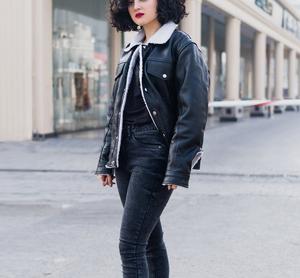 Premium <b>Black</b> Designer Leather <b>Jacket</b> with Faux Shearling Collar for <b>Women</b> Stylish Winter Outerwear for Warmth and Comfort - Product Image 4