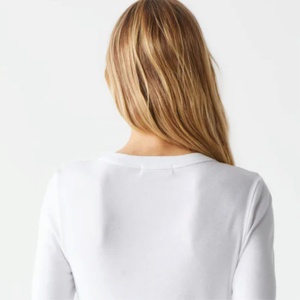 Camiseta Blanca Lisa Personalizada 100% Algodón OEM, Cuello Redondo, Manga Larga, Color Sólido Básico, Camiseta Blanca Lisa para Mujer - Product Image 6