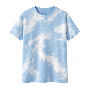 Camiseta de Manga Corta para Hombre, Cuello Redondo, Tejido de Punto, Corte Regular, Color Azul Claro con Patrón Blanco, 100% Algodón Transpirable - Product Image 1