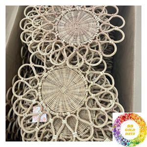 แผ่นรองจานหวายลายดอกไม้ ทอมือจากหวายธรรมชาติ ใช้ตกแต่งโต๊ะอาหาร ป้องกันโต๊ะสำหรับห้องครัว บ้าน และร้านกาแฟ - Product Image 1