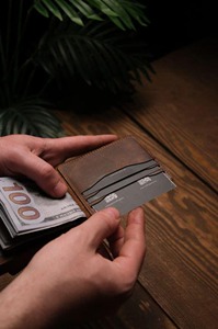 Cartera de Cuero Genuino a Precio Económico para Hombre con Bloqueo RFID, Ranuras para Tarjetas, Compartimento para Efectivo y Porta Identificación - Product Image 6