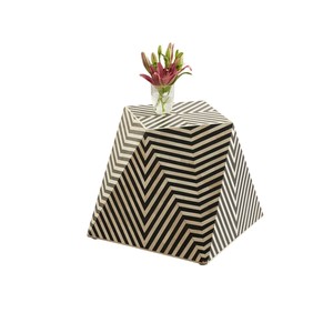 Tabouret décoratif postmoderne en résine, rose, à rayures bonbon, avec incrustation d'os, forme sablier ondulée, table d'appoint pour salon - Product Image 5