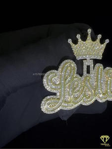 Collier de luxe « Leslie » avec pendentif couronne entièrement serti de diamants de laboratoire pour homme et femme - Product Image 4