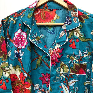 Conjunto de pijama de manga larga para mujer, con estampado floral personalizado, color azul, 100% algodón, cómodo, a precio de mayoreo. - Product Image 1