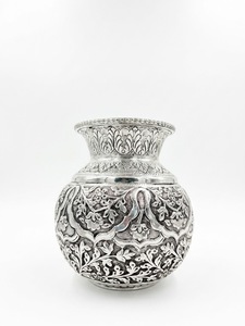 Vase et kalash du patrimoine royal - Product Image 2
