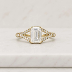 Anillo de Diamantes con Corte Esmeralda en Oro Amarillo, Joyería de Lujo para Mujer, Anillos de Compromiso - Product Image 1