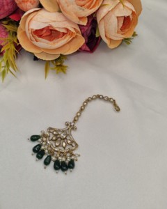 Bijou de tête ethnique festif plaqué or antique avec pierres Kundan et perles, idéal pour mariage, vente en gros - Product Image 5