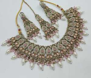 Conjunto de Collar y Aretes de Perlas Plateadas Geométricas de Diseño Moderno y Alta Calidad, Joyería Clásica para Bodas de Mujer - Product Image 1
